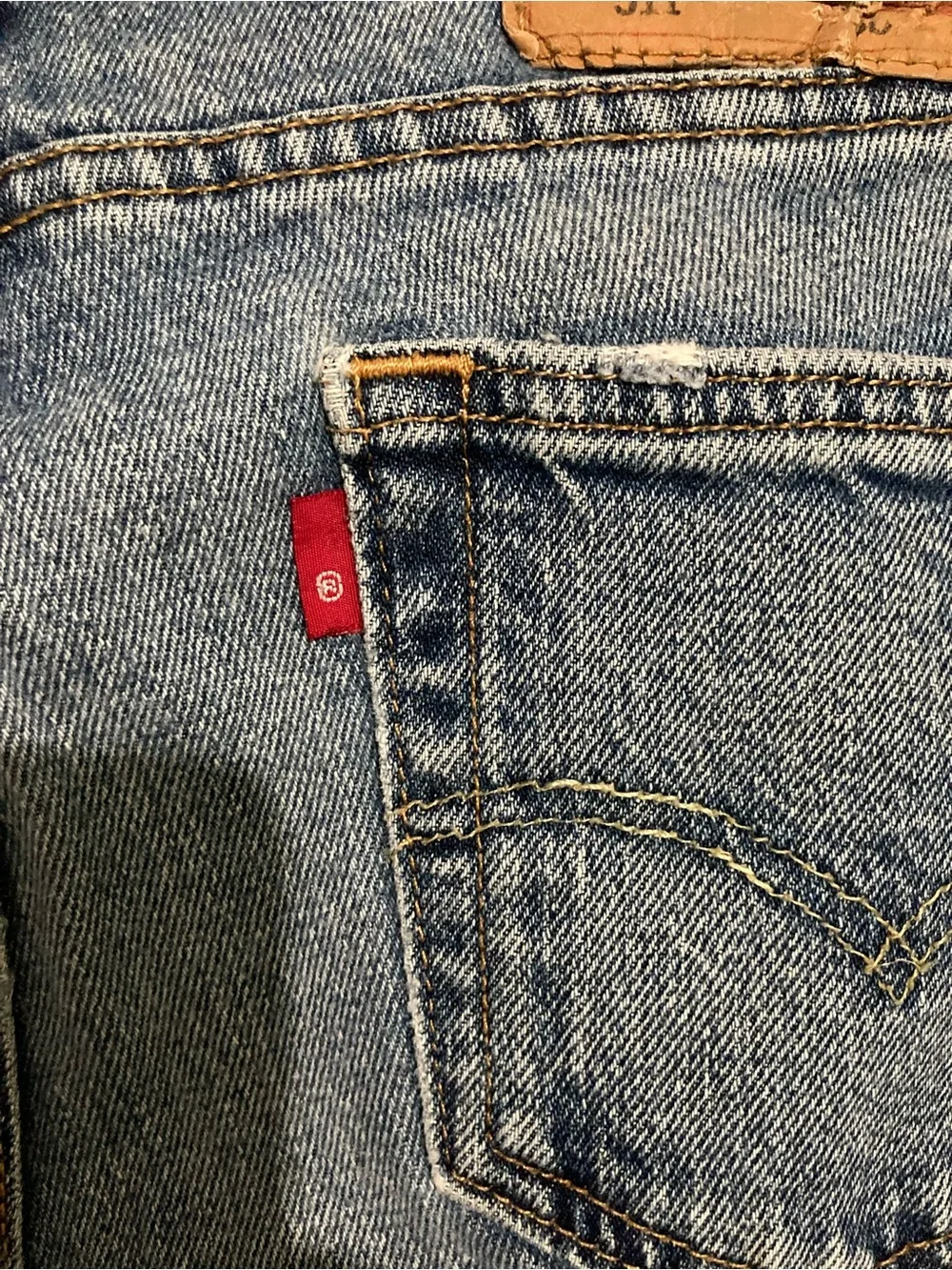 Levi’s 511 Slim Fit Men's Light Blue Distressed Straight-Leg Jeans Size 30”x30”